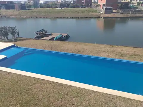 IMPORTANTE CASA EN BARRIO CERRADO EN ESCOBAR