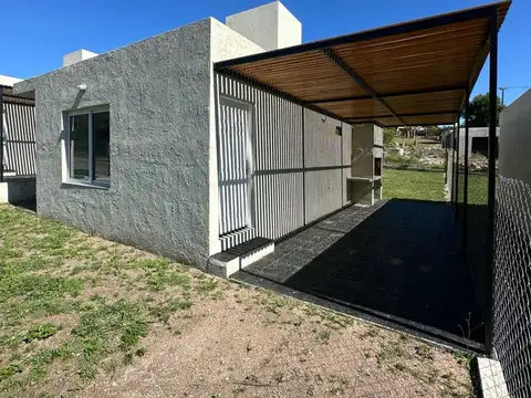 Los ceibos esquina los Pinos 100