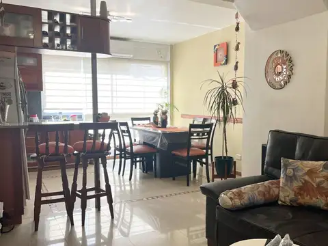 Monte Castro. Triplex 122 m2. 3 amb. +Quincho+Balcon+Terraza