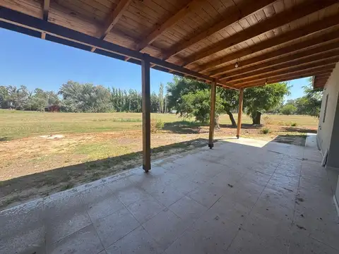 Casa en Alquiler con 6 cocheras