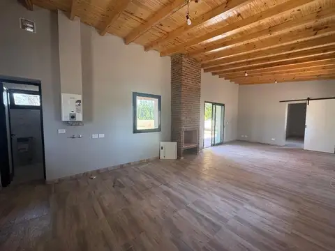 Casa 2 ambientes con 2 baños