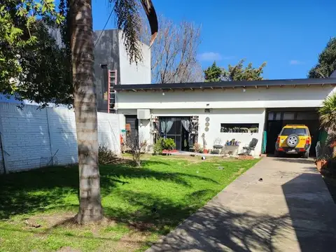 Casa en venta - 3 Dormitorios 2 Baños - 1.000Mts2 - Gorina, La Plata