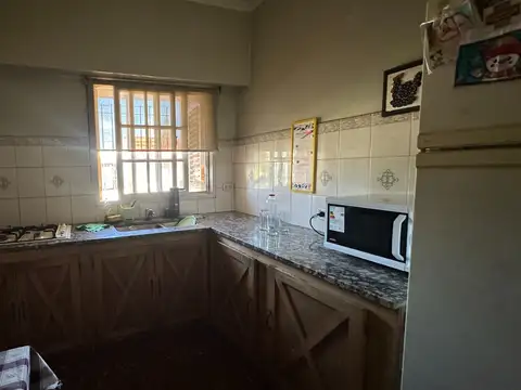 Casa 5 ambientes con 1 baño