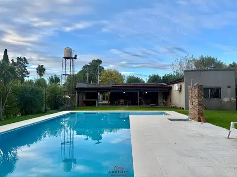 Casa en Venta con 2 cocheras