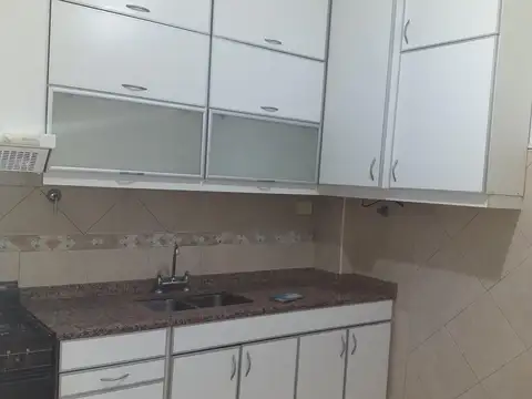 VENTA DE DUPLEX 3 AMBIENTES CON PATIO EN RAMOS MEJIA