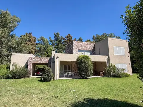 Casa  en Venta en El Solar de Capilla, Exaltación de la Cruz, G.B.A. Zona Norte