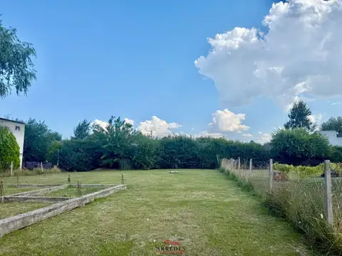 Venta · Lote con perforación, alambrado y encadenado · Parque Sakura 100