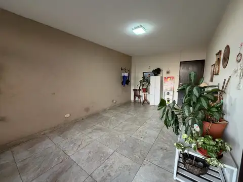 Casa 6 ambientes con 2 baños