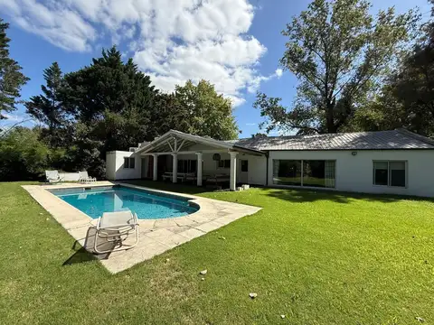 Casa en venta sobre lote de 1695,00 m²- Teresa Urdapilleta Propidades
