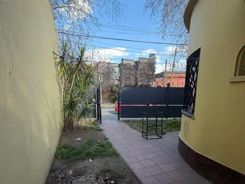 Casa en Alquiler con 1 cochera