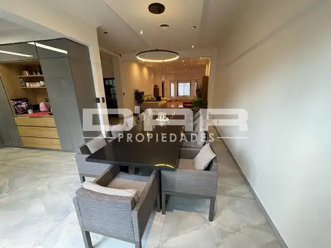 Casa 5 ambientes con 3 baños