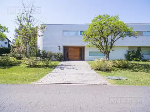 Importante casa en venta en Mayling Club de Campo