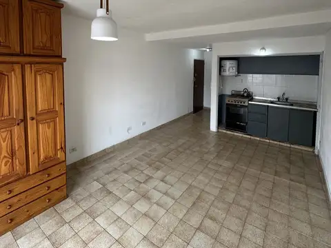 Profesor F. Agüer 4800, Piso 2