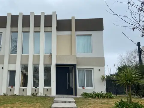 El Canton Casa a la Laguna