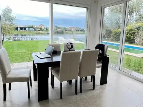 Casa 5 ambientes con 3 baños