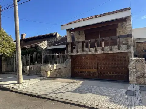 EXCEPCIONAL PROPIEDAD DE CATEGORÍA EN EL CORAZÓN DE BARRIO ALTO VERDE