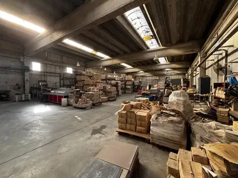 Galpón en  1.000 m2 cubiertos sobre ruta 2 Abasto - La Plata - Alquiler