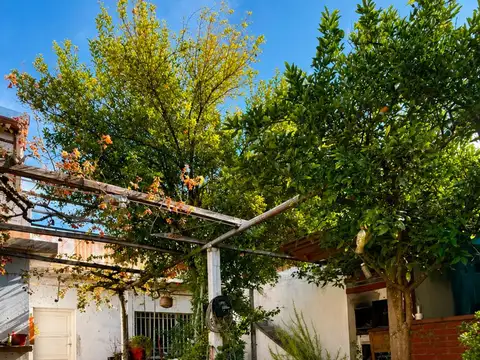 Casa 4 ambientes con 1 baño
