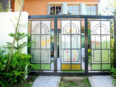 Casa en Alquiler con 1 cochera