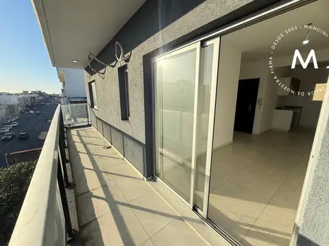 Piso uníco de 3 ambientes al frente - Apto profesional