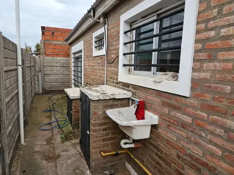 Casa 3 ambientes con 1 baño
