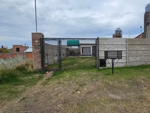 EN VENTA - CASA DE 2 DORMITORIOS EN PUNTA ALTA - BARRIO ATE VI - SOBRE CALLE VELEZ