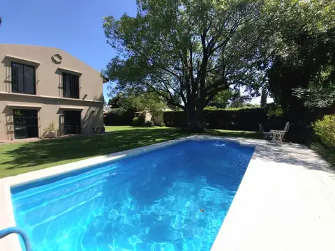 Casa en Venta en Don Torcuato - 4 Dorm - Jardin Pileta