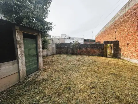 En VENTA casa a reciclar - Semicentro