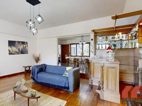 Casa 8 ambientes con 5 baños