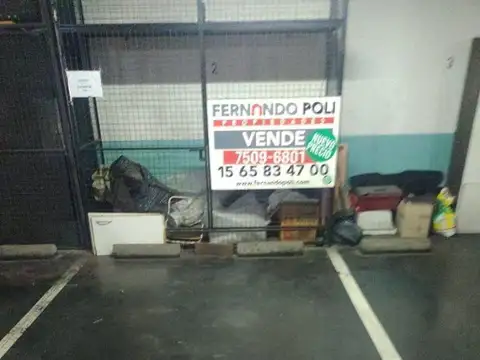 Cochera en Flores centro.