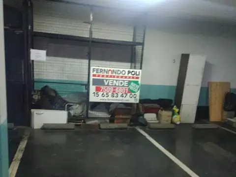 Cochera en Flores centro.