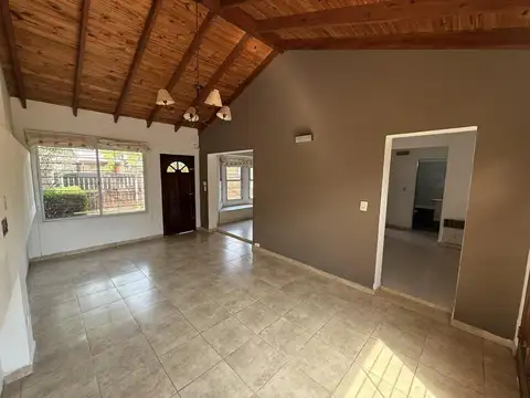 Casa 4 ambientes con 1 baño