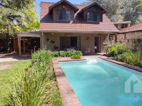ALQ VERANO Primera o Segunda Quincena Febrero| Comoda y Pintoresca casa con Jardin y Pileta La Bota, Saavedra