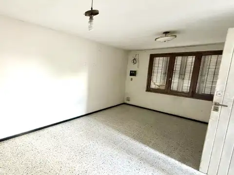 Casa 8 ambientes con 3 baños