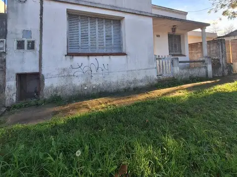 Venta Quilmes Oeste. Casa a demoler.