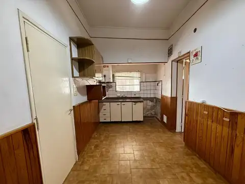 CASA CON PATIO UNICO CERCANA AL CENTRO