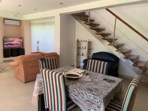 Casa en Alquiler Temporal con 2 cocheras