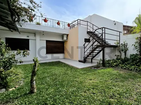 Venta Casa en Villa Maipu con  quincho jardin y Cochera
