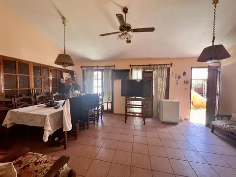 Casa en Venta con 3 cocheras