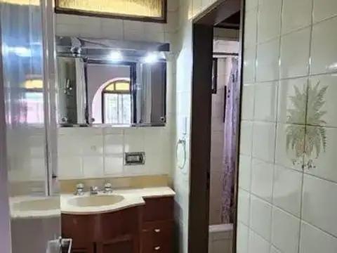 Casa en Alquiler con 2 cocheras