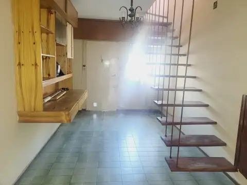 Casa 6 ambientes con 2 baños