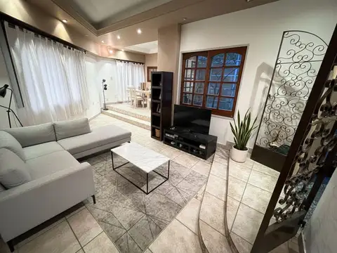 Casa en venta c/ cochera en San Cristóbal
