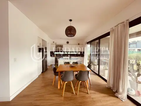 Casa 5 ambientes con 3 baños