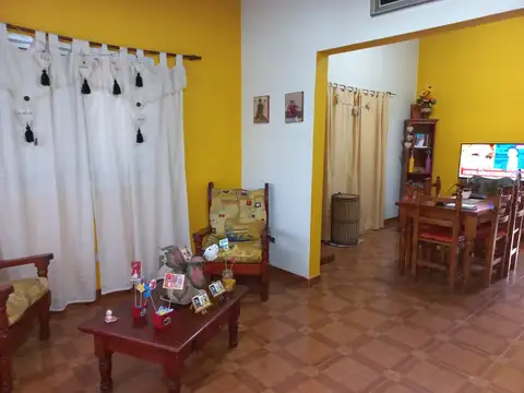 Casa 5 ambientes con 1 baño
