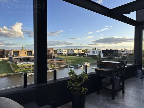 Casa en Alquiler con 15 cocheras