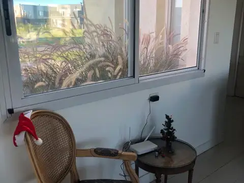 Casa en Alquiler con 6 cocheras