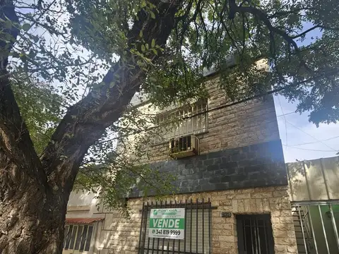 Casa Olive  al 1900, arroyito casa 2 plantas, excelente estado