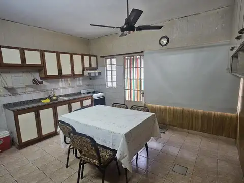 Casa Olive  al 1900, arroyito casa 2 plantas, excelente estado