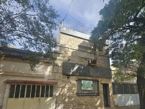 Olive  al 1900, arroyito casa 2 plantas, excelente estado