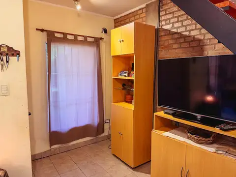 Casa 6 ambientes con 2 baños